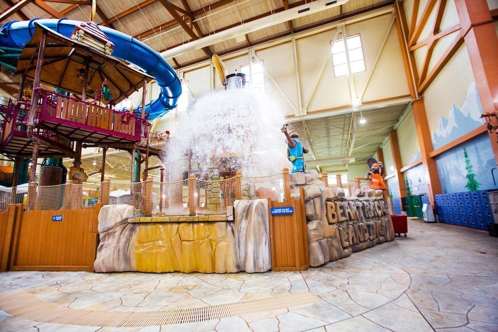 Great Wolf Lodge Scotrun Exterior photo